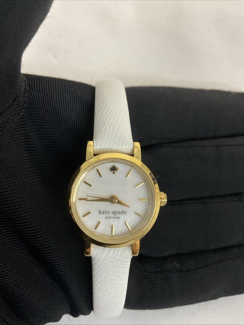 VTG VINTAGE KATE SPADE WHITE & GOLD TONE WOMEMS WATCH